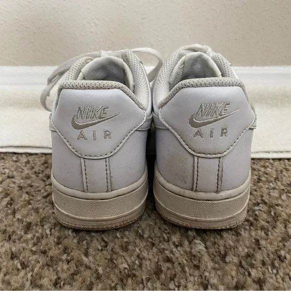NIKE Air Force 1 shoes sneakers white leather women ladies size 6.0 clean EUC - Picture 4 of 6